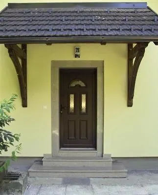 Kleinhaus Am Rande Des Waldes *