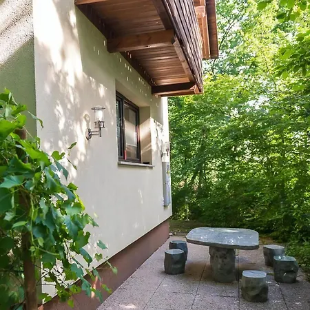 Kleinhaus Am Rande Des Waldes